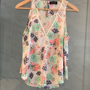 ASTR | pretty floral laced top
